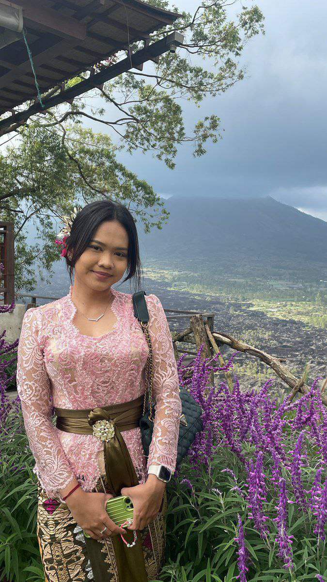 Mahasiswi bali